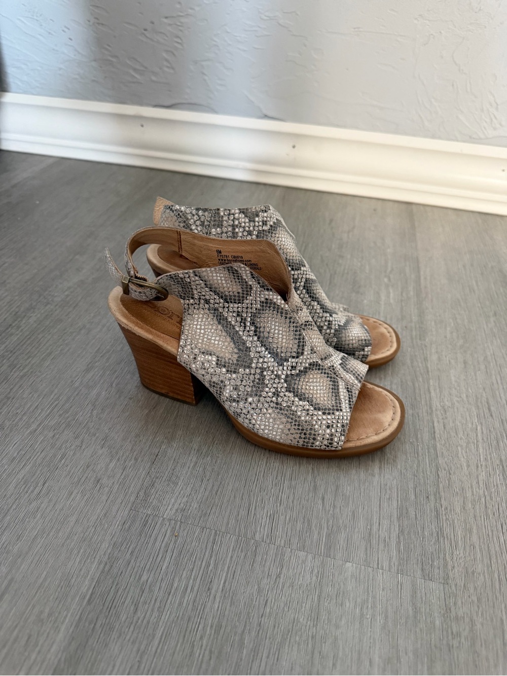 Women’s Born Moraine Snake-Print Block Heel Sandals - Gray - Picture 5 of 5